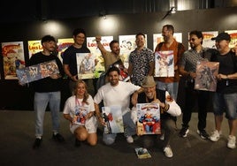 Exclusivos. Los dibujantes invitados este año con las portadas de los distintos cómic que podrán adquirirse en la convención y que ayer firmaron los propios autores.