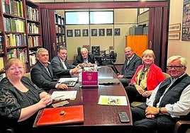 El jurado del Foro Jovellanos: María José Álvarez Faedo, Silverio Sánchez Corredera, Orlando Moratinos, Ignacio García-Arango, Ramón María Alvargonzález, Lioba Simon Schuhmacher y Avelino Acero.