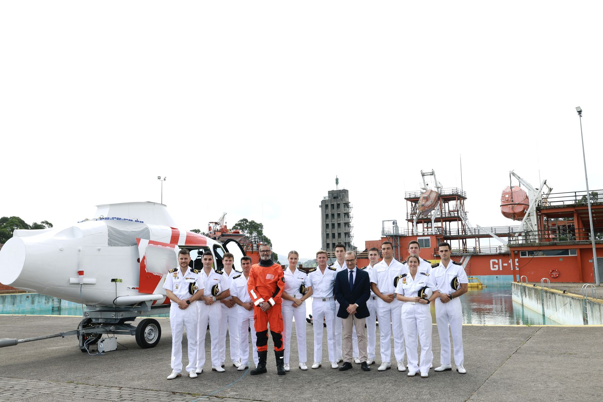 De la mar a Veranes: los guardiamarinas conocen el Centro Jovellanos de Salvamento Marítimo