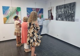 Sebastián Ruíz en la inauguración de la exposición.