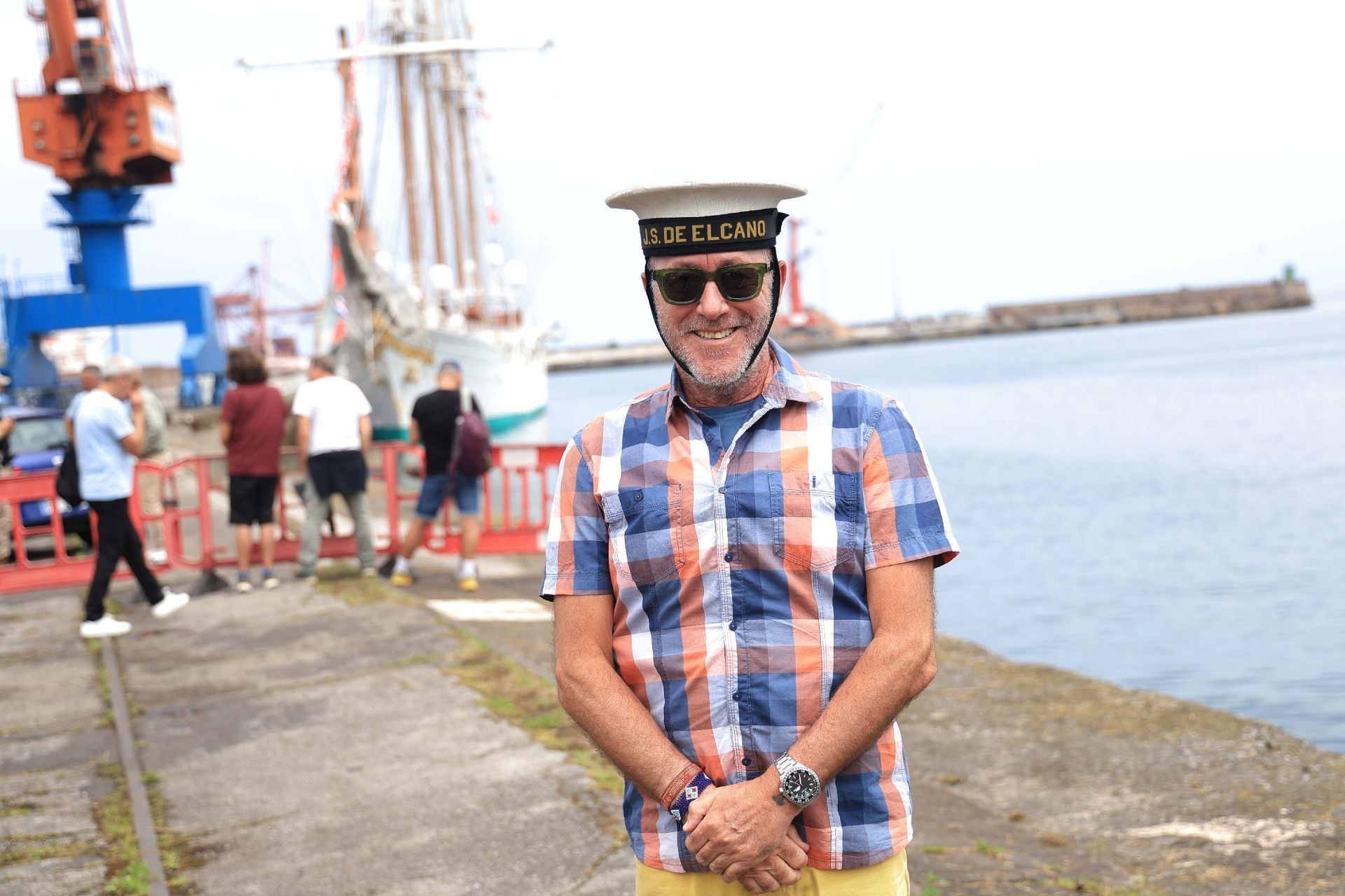 Largas colas en Gijón para visitar el &#039;Elcano&#039;