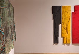 Las coloridas esculturas de Maojo conviven con las fotografías intervenidas de Morilla.