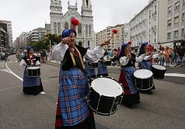 Uno de los desfiles del Festival Intercéltico de Avilés de 2024.