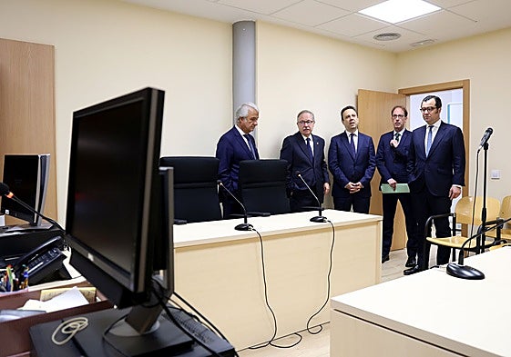Jesús Chamorro, Bernardo Fernández, Jorge Fernández Punset, Antonio Lorenzo y Alejandro Abascal, en su recorrido por las sedes judiciales.