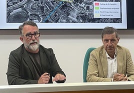Los socialistas Juan Álvarez y Carlos Fernández Llaneza, en la rueda de prensa.