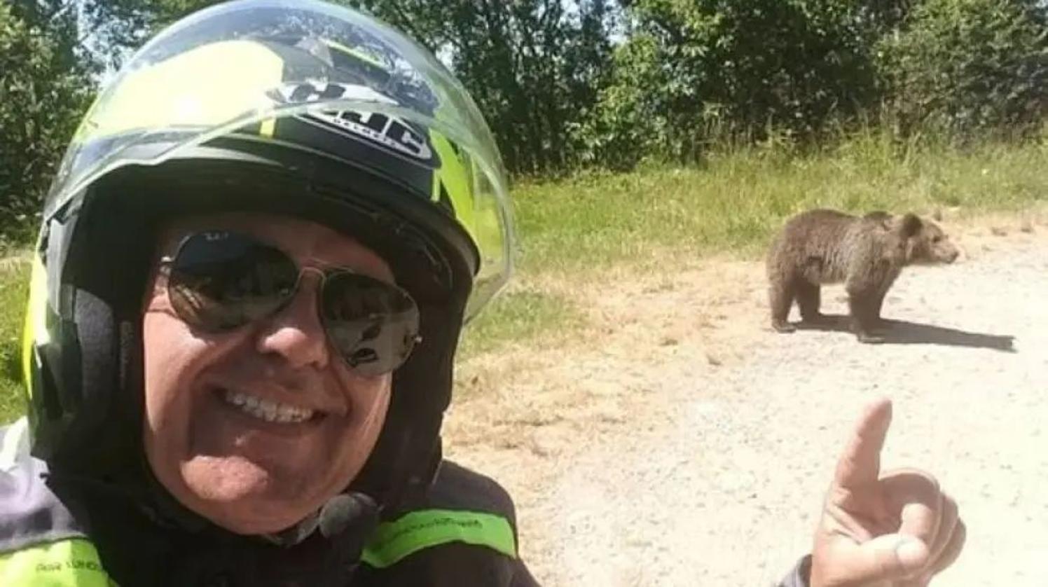 Omar Farang falleció por el ataque de la madre de uno de los oseznos con los que se hizo una foto.
