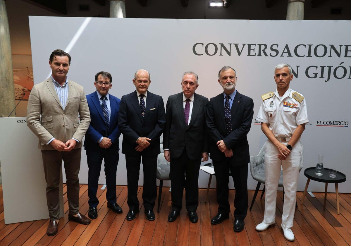 Imagen principal - «España dio la vuelta al mundo. Ahora toca darle al mundo una vuelta»