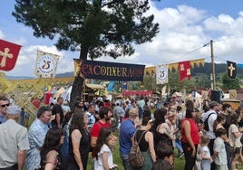 Visitantes al festival de los Exconxuraos en el recinto ferial de Llanera