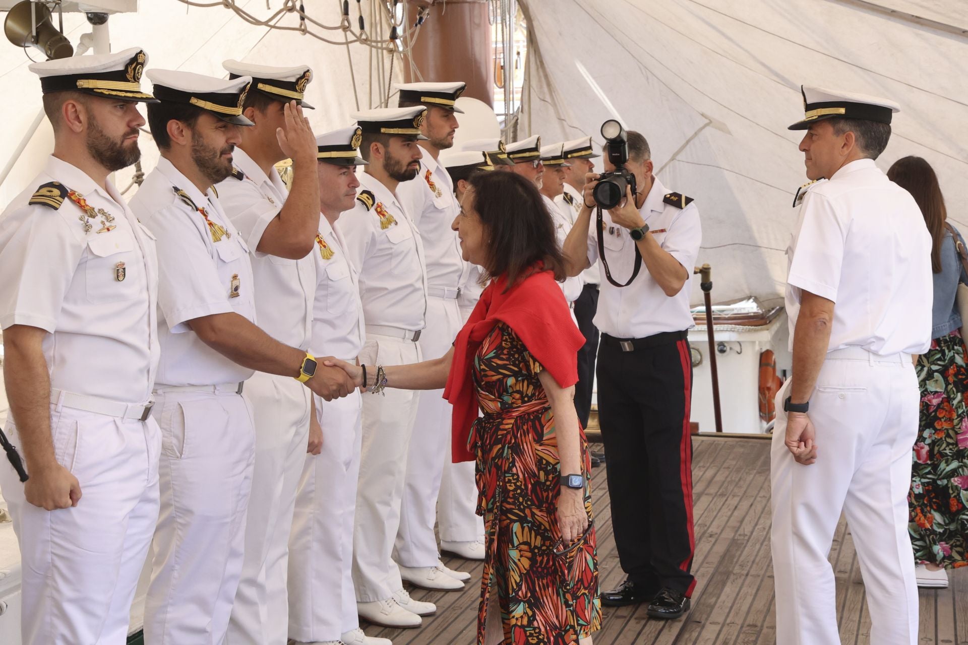 Margarita Robles, a bordo del &#039;Juan Sebastián de Elcano&#039; en Gijón