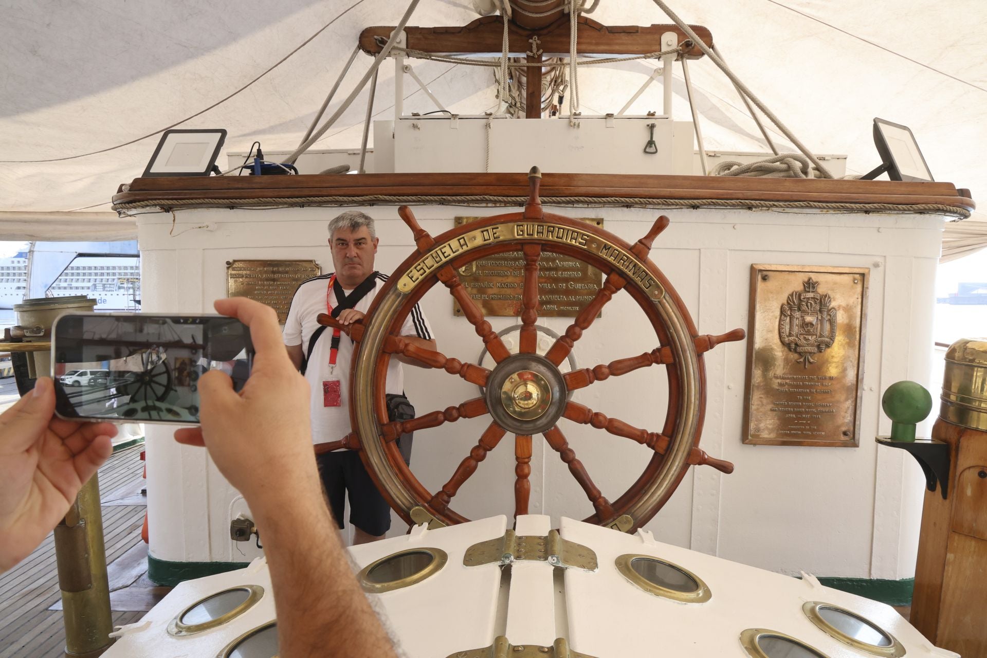 Margarita Robles, a bordo del &#039;Juan Sebastián de Elcano&#039; en Gijón