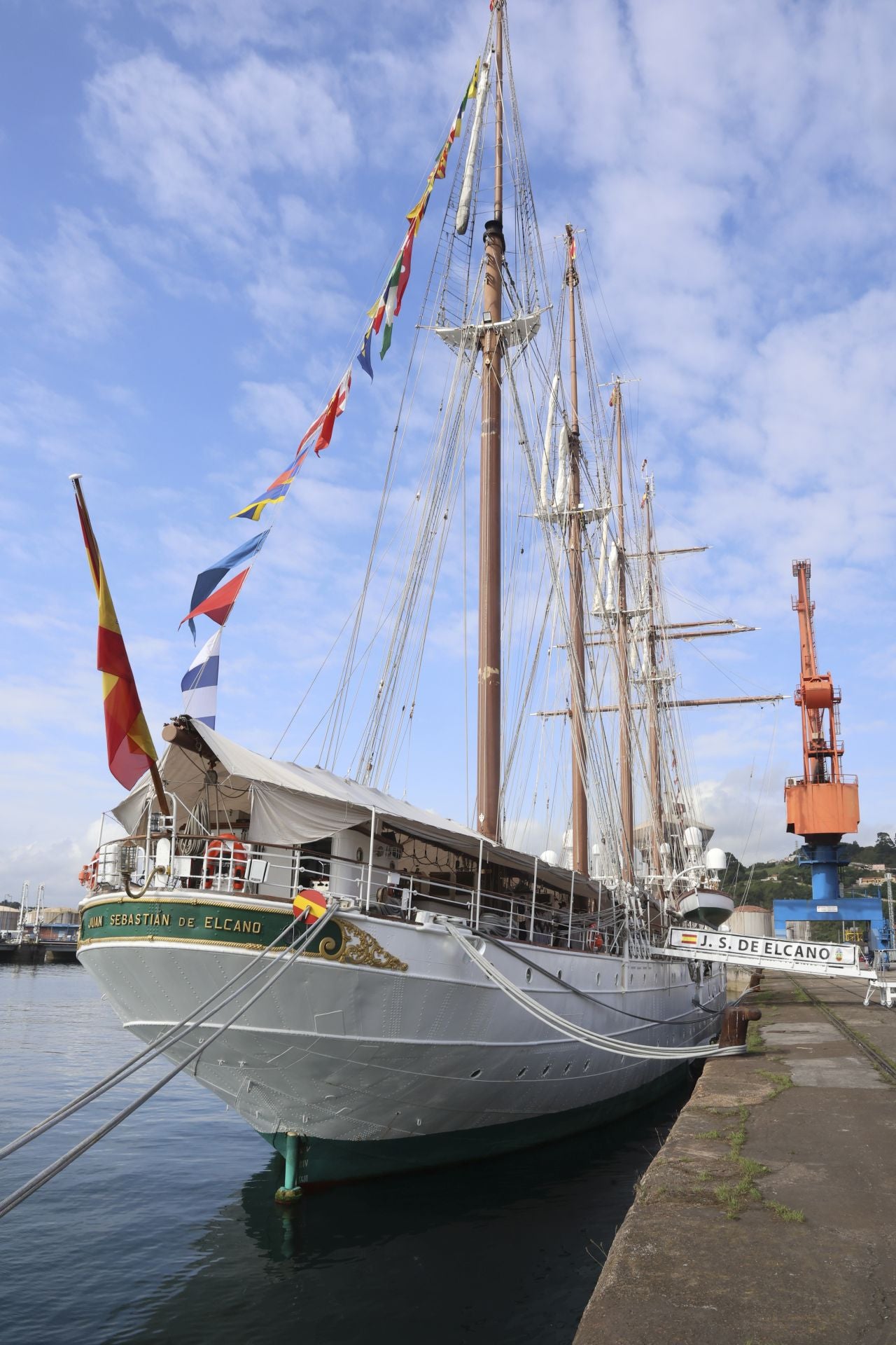 Margarita Robles, a bordo del &#039;Juan Sebastián de Elcano&#039; en Gijón