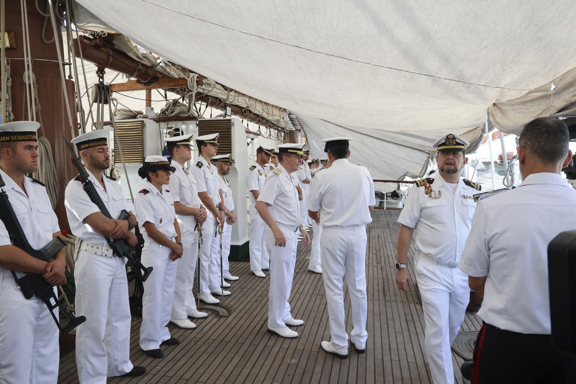 Margarita Robles, a bordo del &#039;Juan Sebastián de Elcano&#039; en Gijón