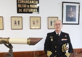 Luis Vicente Márquez Montero, en la Comandancia de Marina de Asturias, en Gijón.