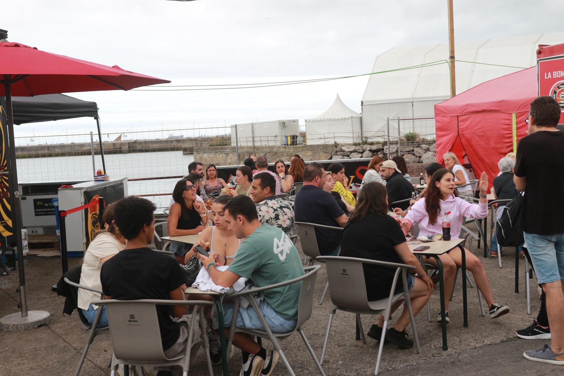 Gran ambiente este domingo en la Semana Negra de Gijón