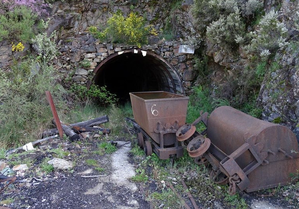 Una de las bocaminas del fatídico piso tercero de Cerredo, en un reportaje fotográfico hecho por Minas en 2021.