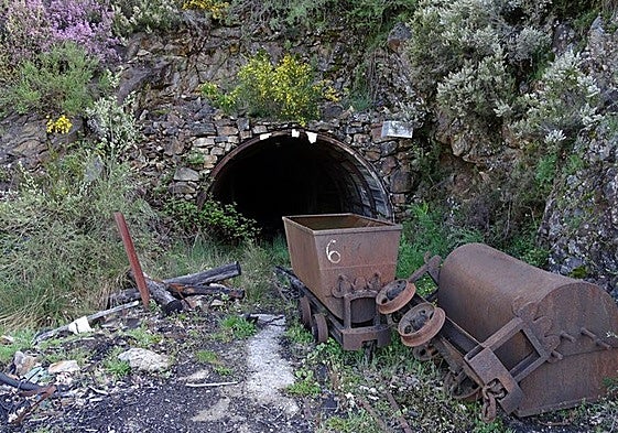 Una de las bocaminas del fatídico piso tercero de Cerredo, en un reportaje fotográfico hecho por Minas en 2021.