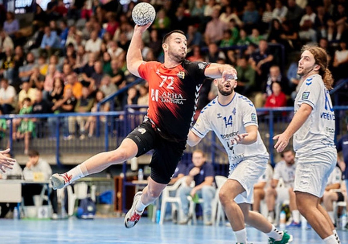 Sergio Murcia, en un partido con el Santoña ante el Horizonte Atlética en La Magdalena.