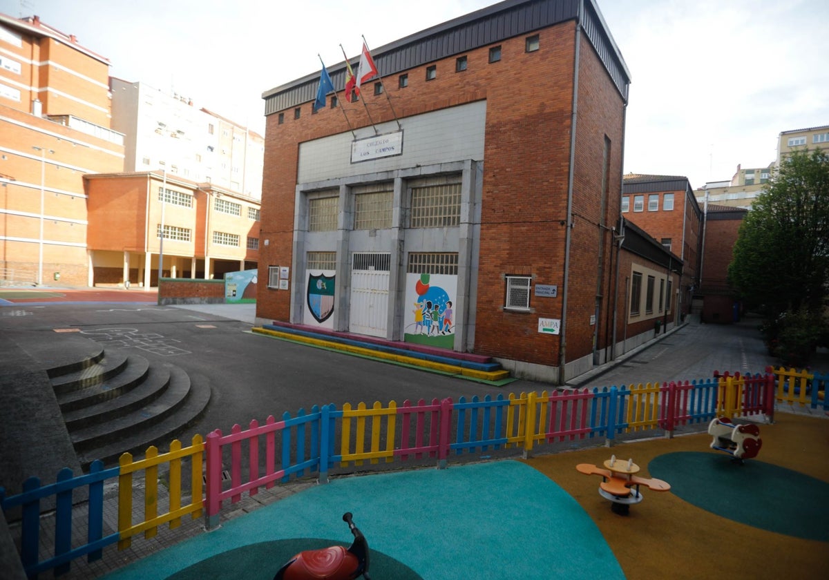 Fachada del colegio público Los Campos.