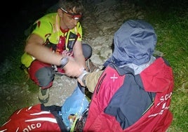 Rescate nocturno en Cabrales: un senderista atendido por «fatiga extrema» en plena ruta