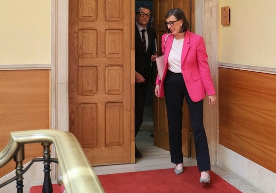 Nieves Roqueñí y José Luis Barettino saliendo del despacho de la alcaldesa Carmen Moriyón el pasado mes de junio.