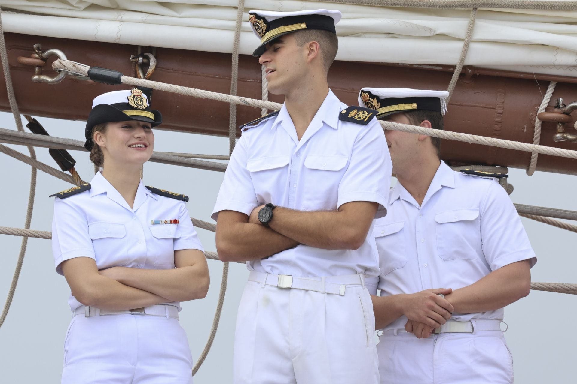 Una despedida entre sonrisas: así concluye la histórica visita del &#039;Elcano&#039; y la Princesa Leonor a Gijón