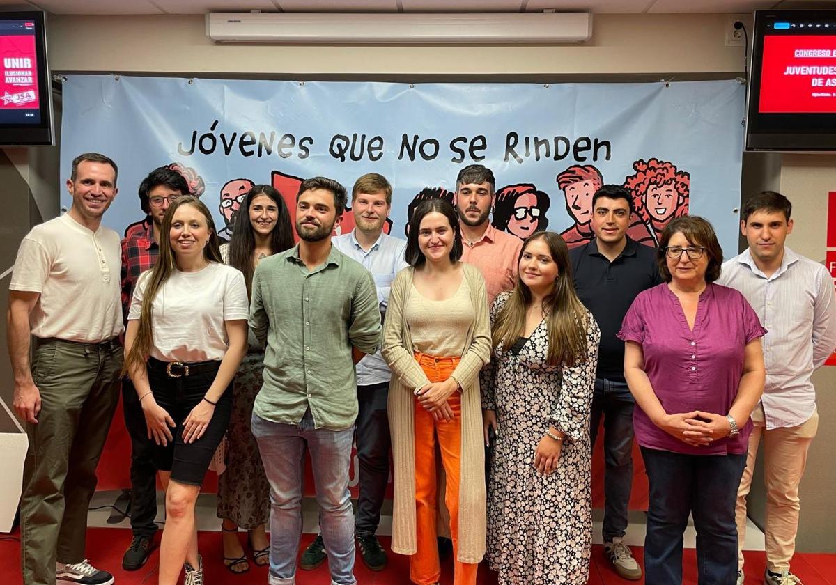 Sergio Llera, en la primera fila, segundo por la izquierda, con el resto de su ejecutiva.