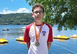 Rubén González, en el centro con la medalla de oro.