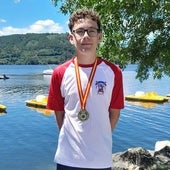 Rubén González, en el centro con la medalla de oro.
