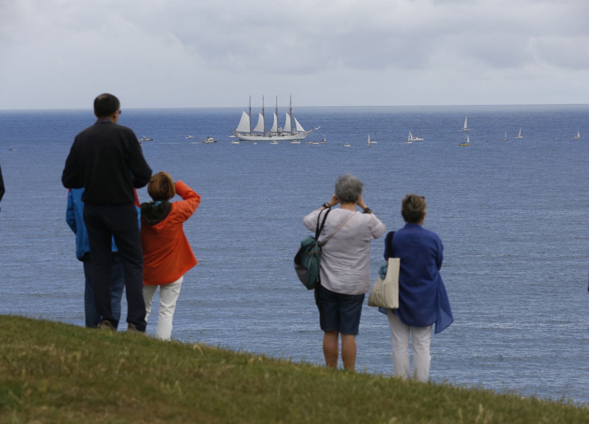 Una despedida entre sonrisas: así concluye la histórica visita del &#039;Elcano&#039; y la Princesa Leonor a Gijón