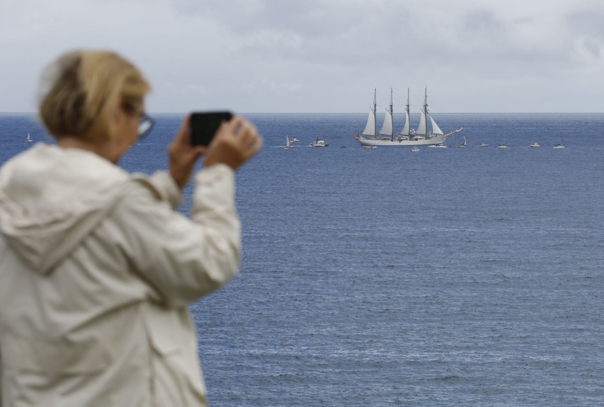Una despedida entre sonrisas: así concluye la histórica visita del &#039;Elcano&#039; y la Princesa Leonor a Gijón
