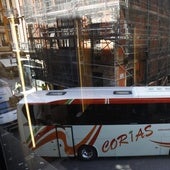 Un autocar, en el giro de San Bernardo a Munuza.