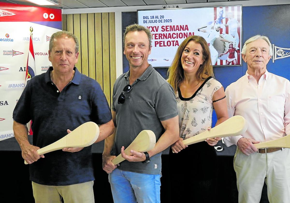 Falo Escandón, Roberto Costales, Ana Villanueva y Alberto Ancizu, en la presentación.