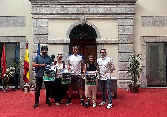Presentación de la carrera en el Ayuntamiento de Llanes.