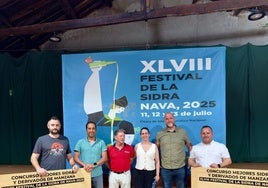 Los miembros del jurado, con el concejal Jairo Palacios, segundo por la izquierda.