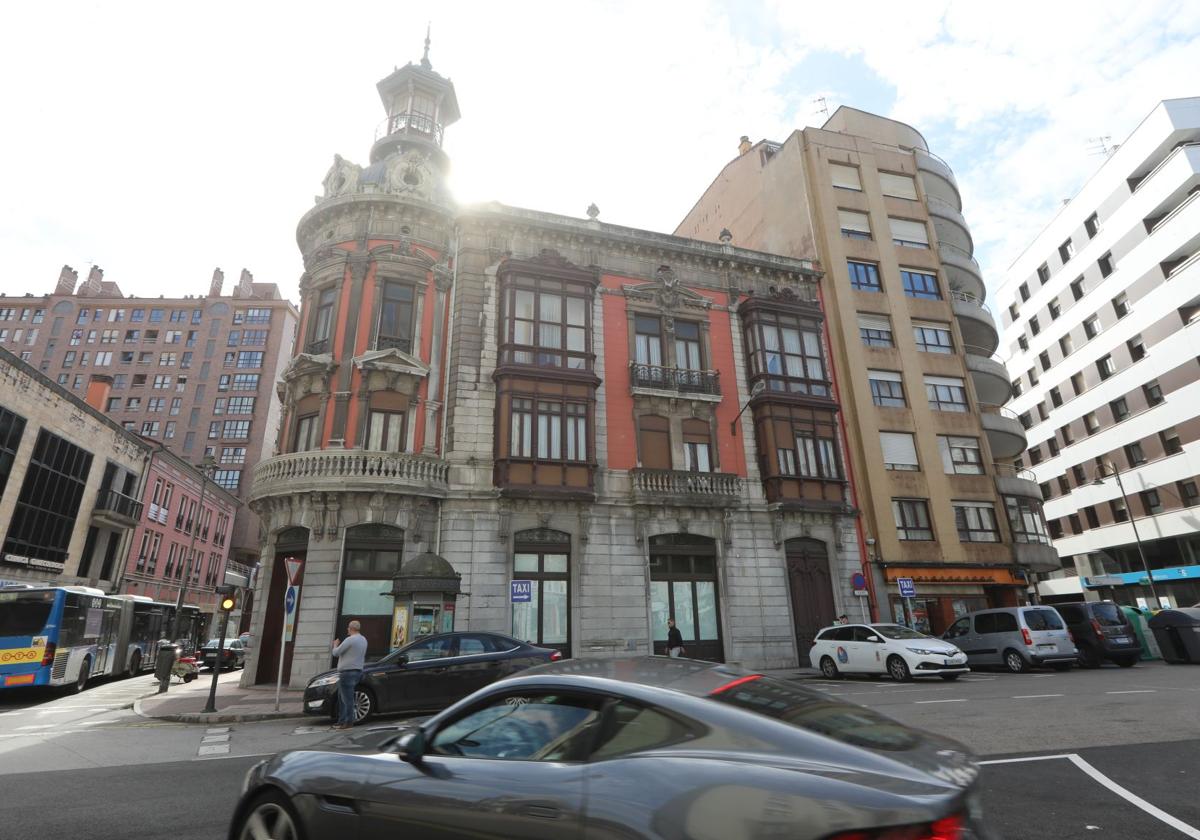 Fachada del Palacio Josefina Balsera, que será el futuro Hotel Cinco Estrellas Gran Lujo de Avilés.