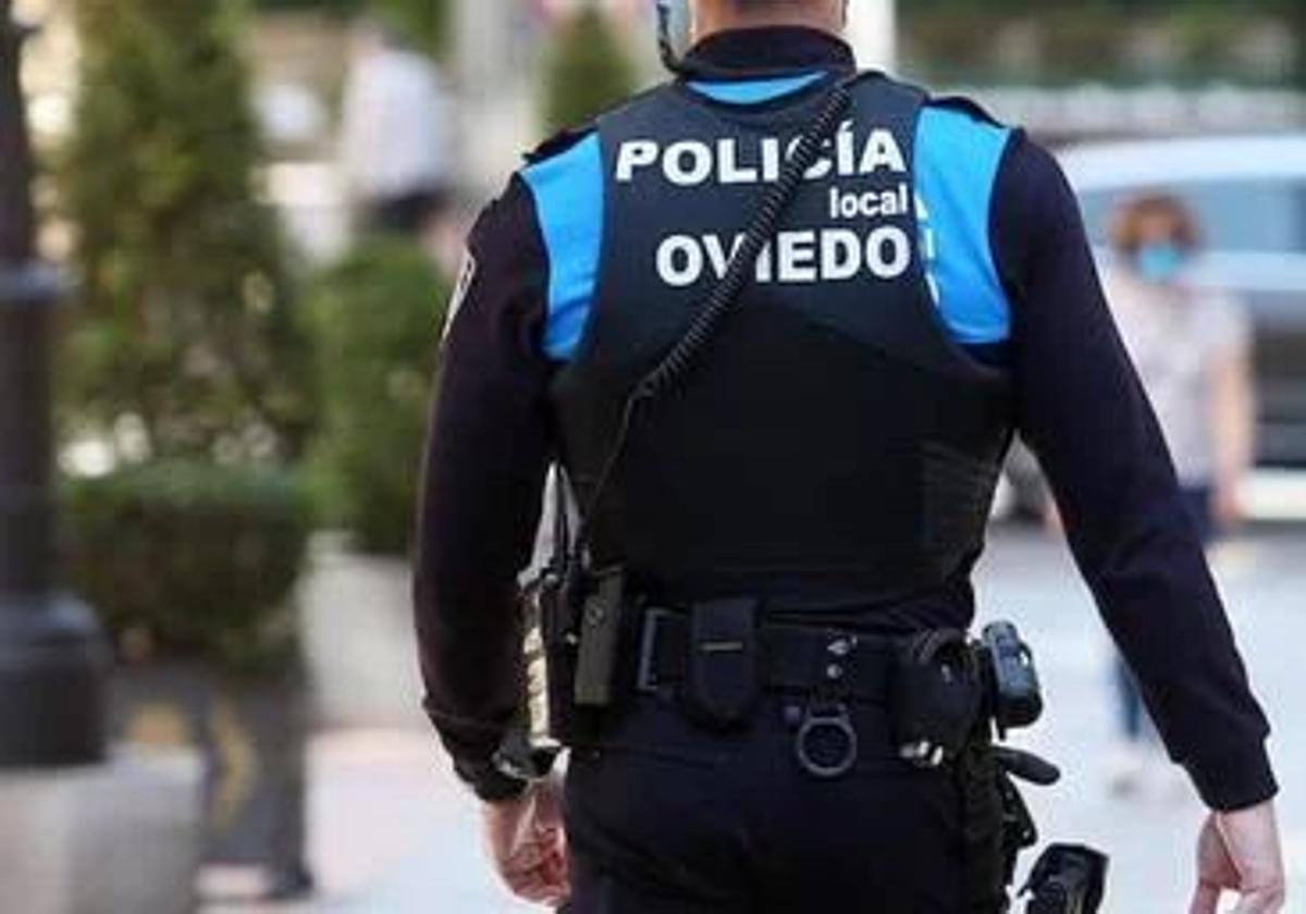 Detienen a un hombre por quemar cubos de basura en Oviedo