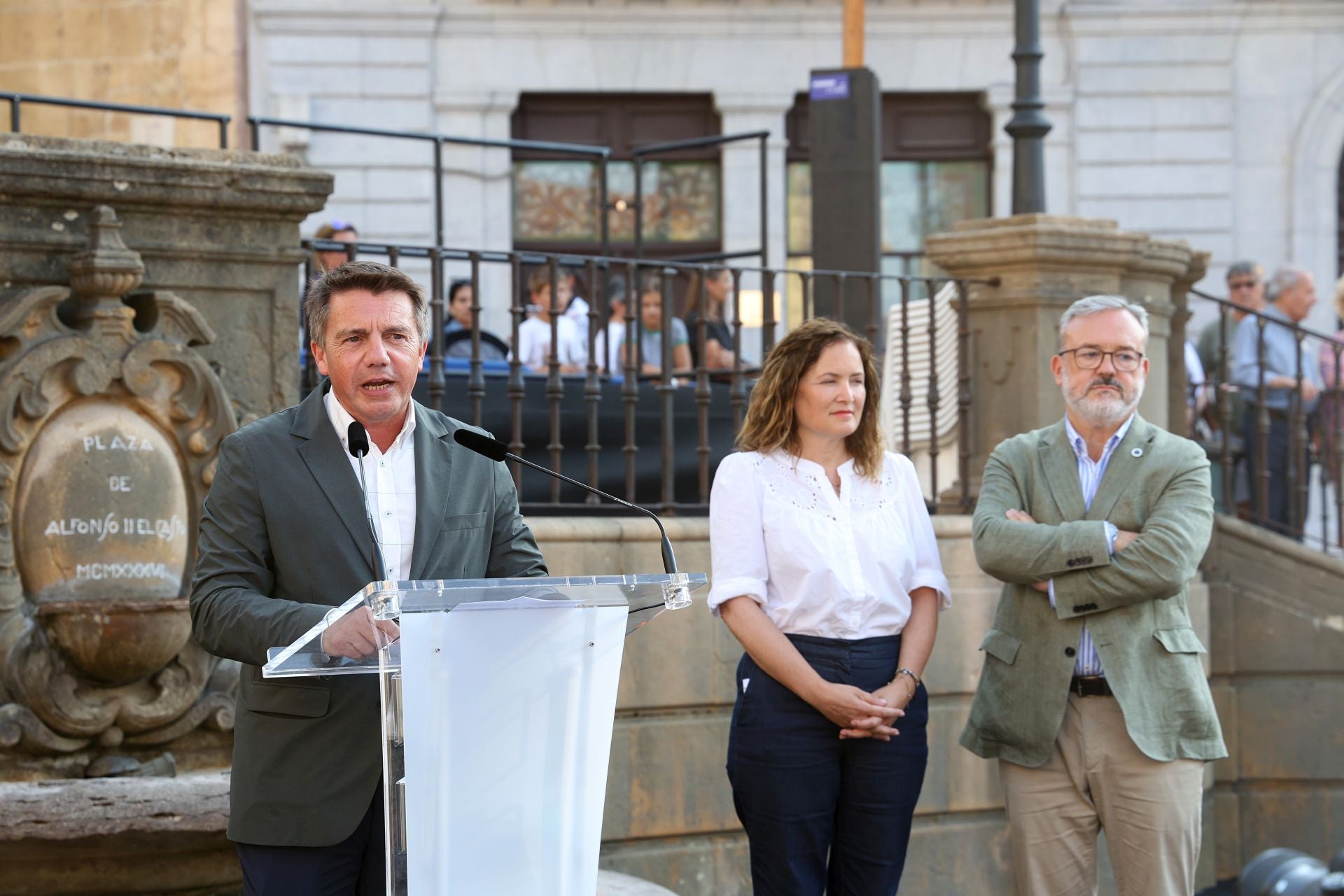 Escanciado simultáneo en Oviedo en homenaje a la cultura sidrera
