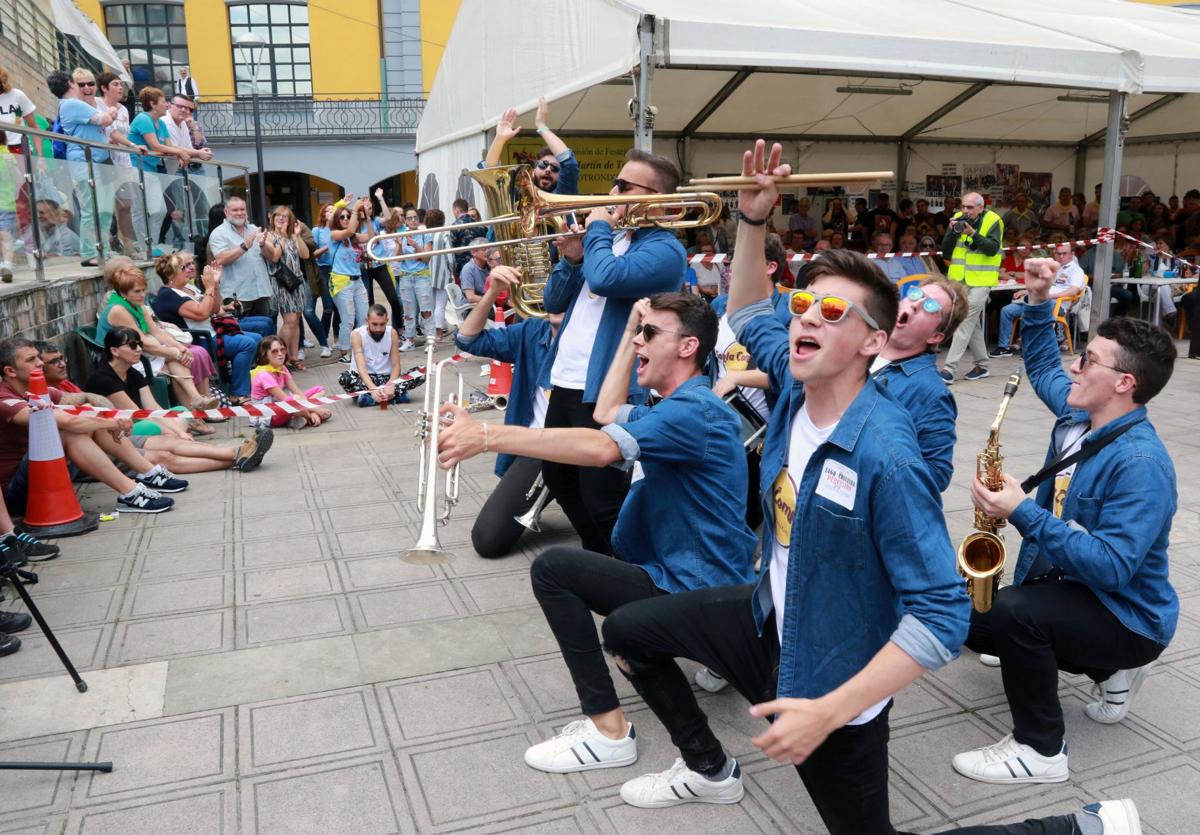 Charanga participante en una pasada edición del concurso de Sotrondio.