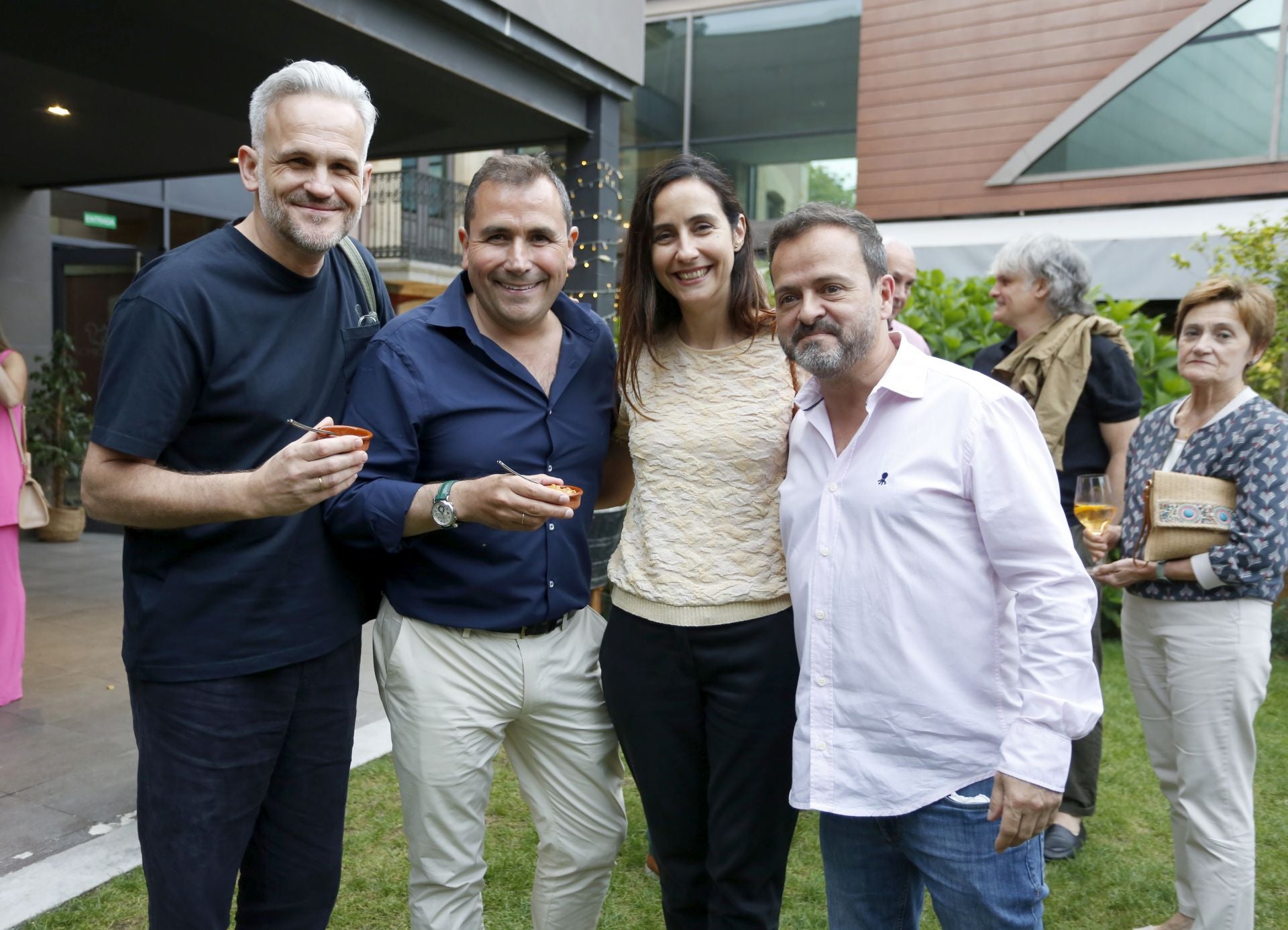 Iván Feito (Ca'Suso) y su esposa, María Nanaclares. Con ellos, Javier Trabadelo (Trasacar) y Roberto González (Mas q Tinto).