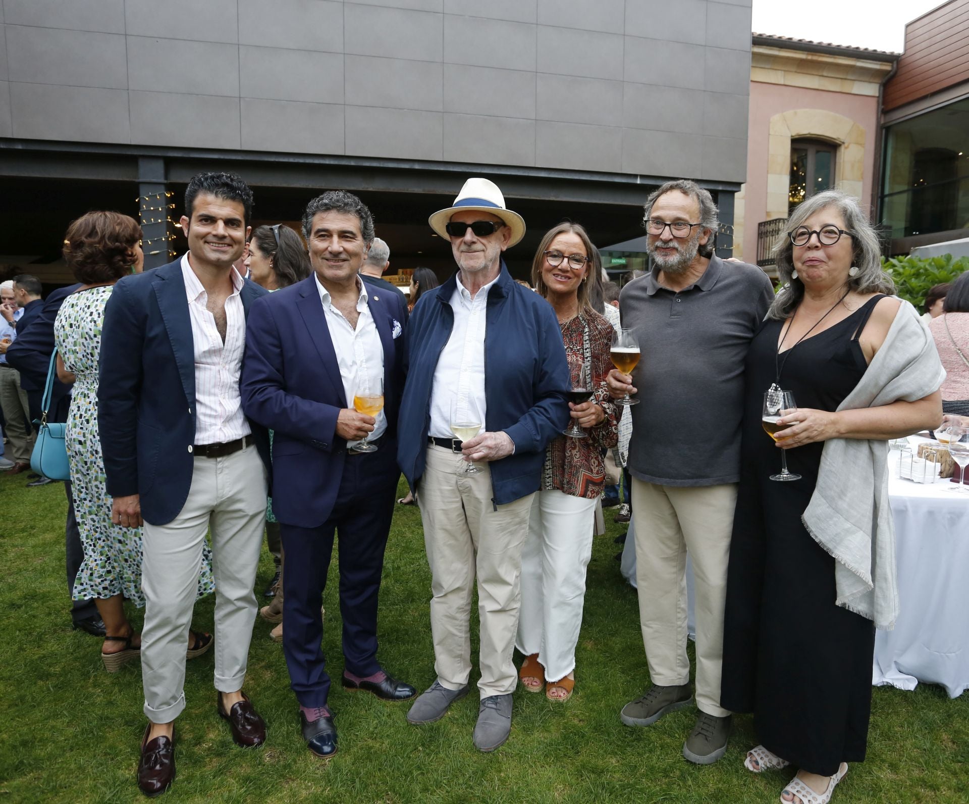 Jorge y Kilo Tuya (La niña de mis ojos), Eufrasio Sánchez (YANTAR) y su esposa, Marga Loredo, con Eduardo Martín y Nuria Núñez, de Acueo, Caldereta a la Innovación 2025.