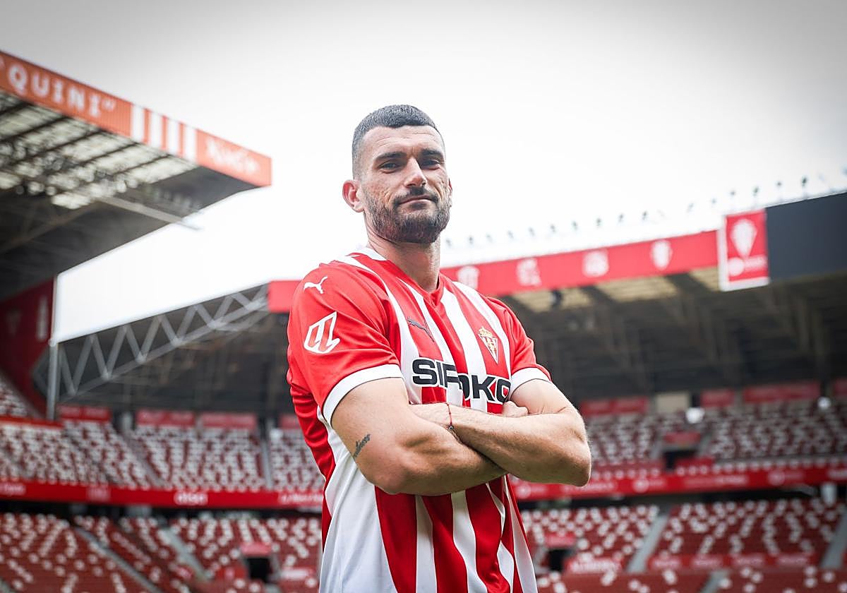 Pablo Vázquez, ya con la camiseta del Sporting, en El Molinón.
