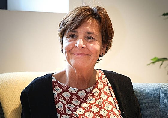 La alcaldesa de Gijón, durante su encuentro con la mesa de dirección de EL COMERCIO.