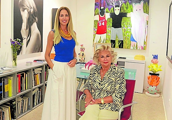 Diana y Gema Llamazares, en su galería.