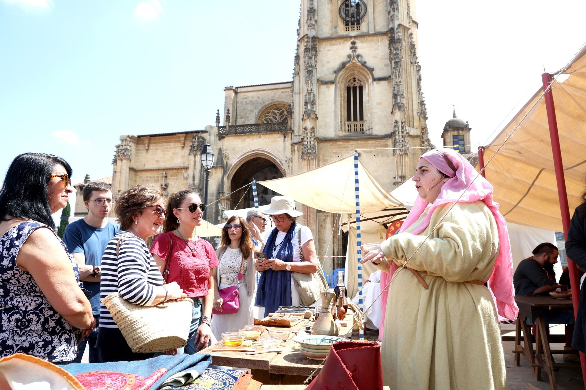 Oviedo honra al primer peregrino
