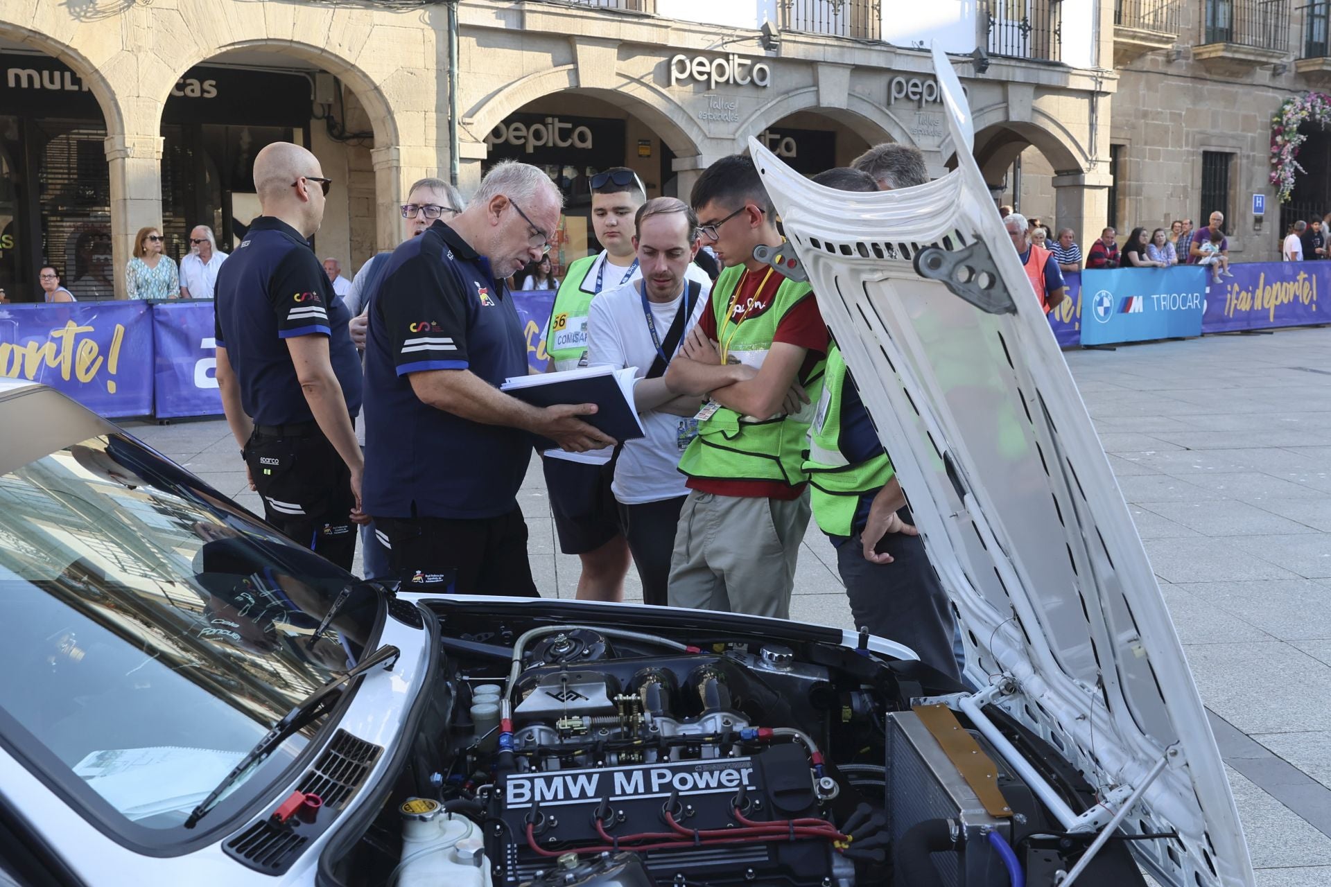 Avilés quema rueda: las fotos que deja el Rallye Histórico