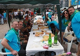 Nava se rinde a la sidra asturiana bien escanciada