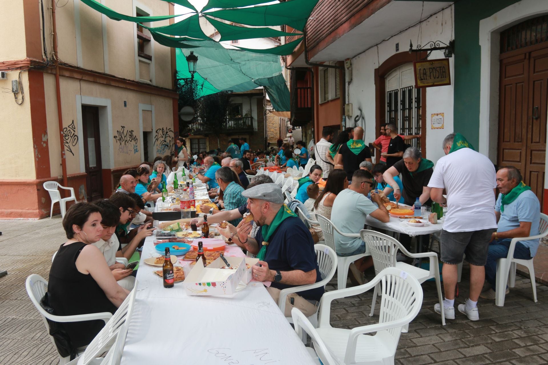 Nava se rinde a la sidra asturiana bien escanciada