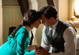 Ángela y Curro, en una escena de 'La Promesa'.