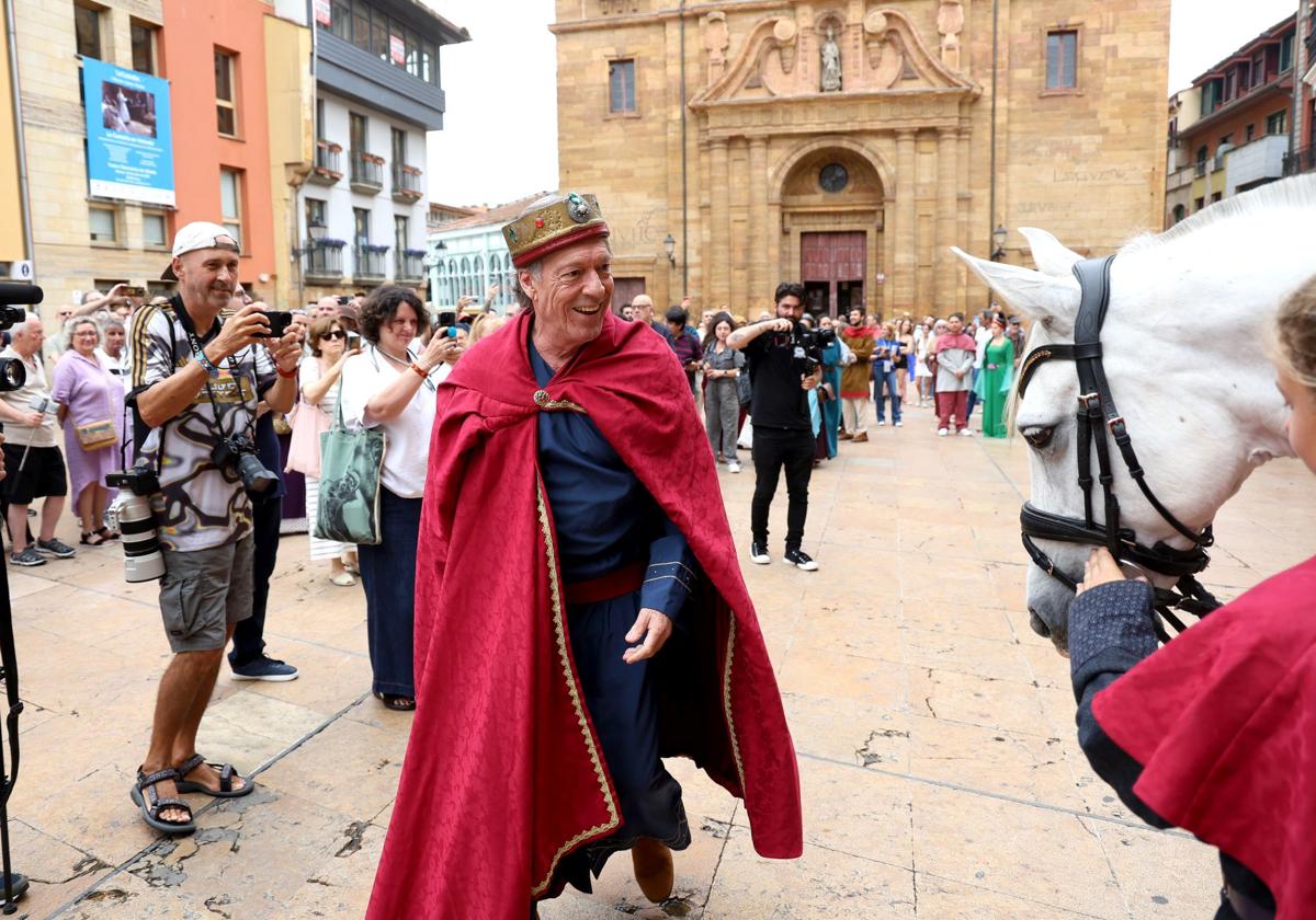 Fotos: La despedida de Alfonso II de Oviedo en su partida hacia Santiago