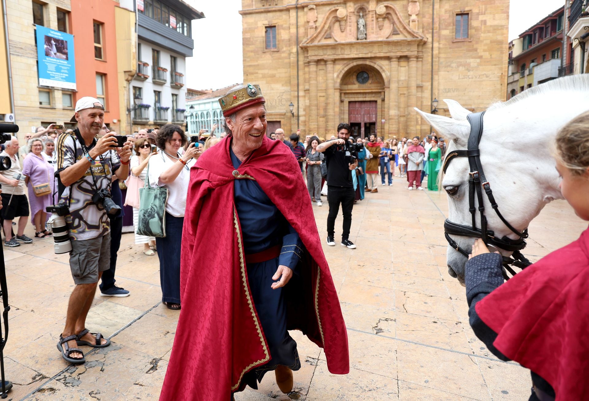 Fotos: La despedida de Alfonso II de Oviedo en su partida hacia Santiago